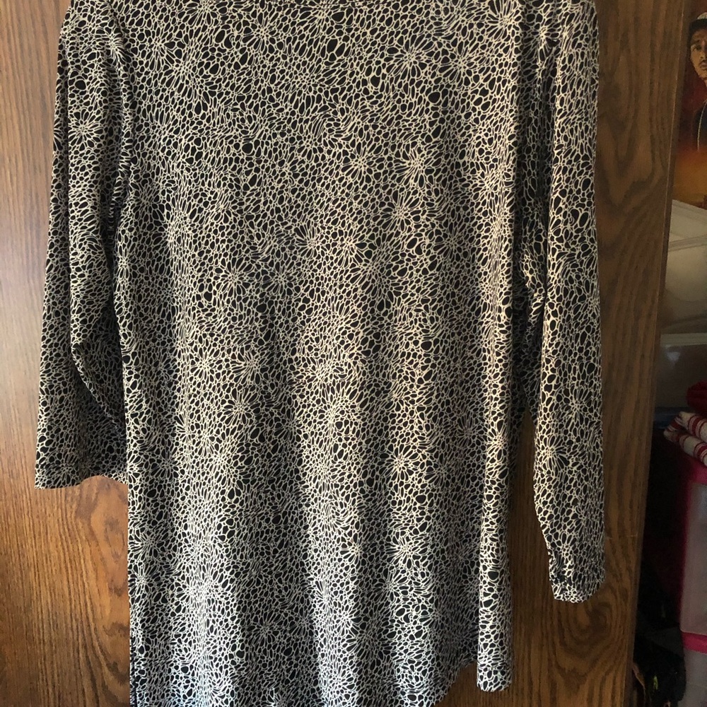 Women’s blouse, asymmetrical hem, size 1X